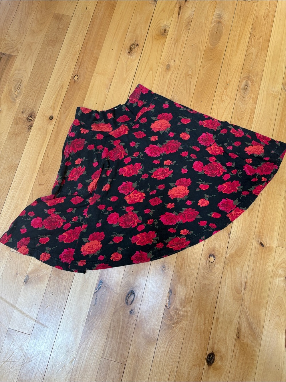Htf Effie’s Heart Red Roses pocket skirt M
